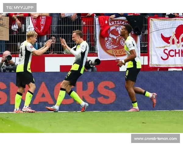 拜仁积分优势缩至3分,多特蒙德连胜施压德甲争冠格局 拜仁积分优势缩至3分,多特蒙德连胜施压德甲争冠格局